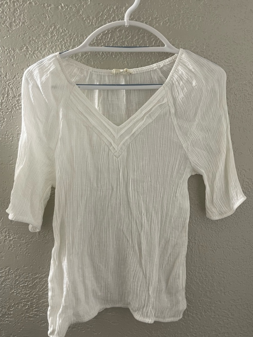 Ember Women's White V-Neck Textured Blouse Large‎